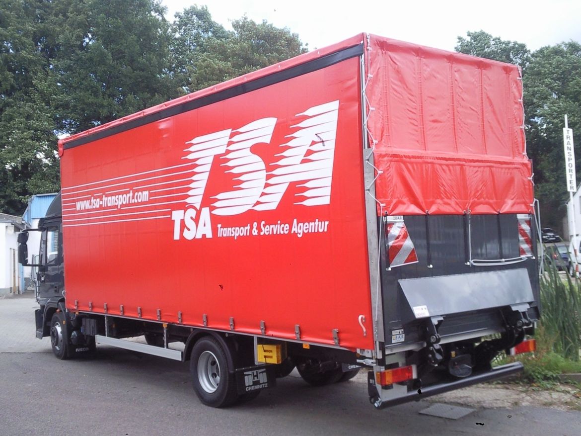 IVECO Pritsche mit Ladebordwand für Stückguttransporte