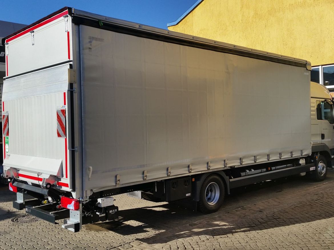 MAN Pritsche mit Ladebordwand für Stückguttransporte