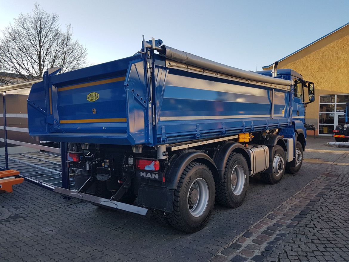 MAN Dreiseitenkipper für Schüttguttransporte