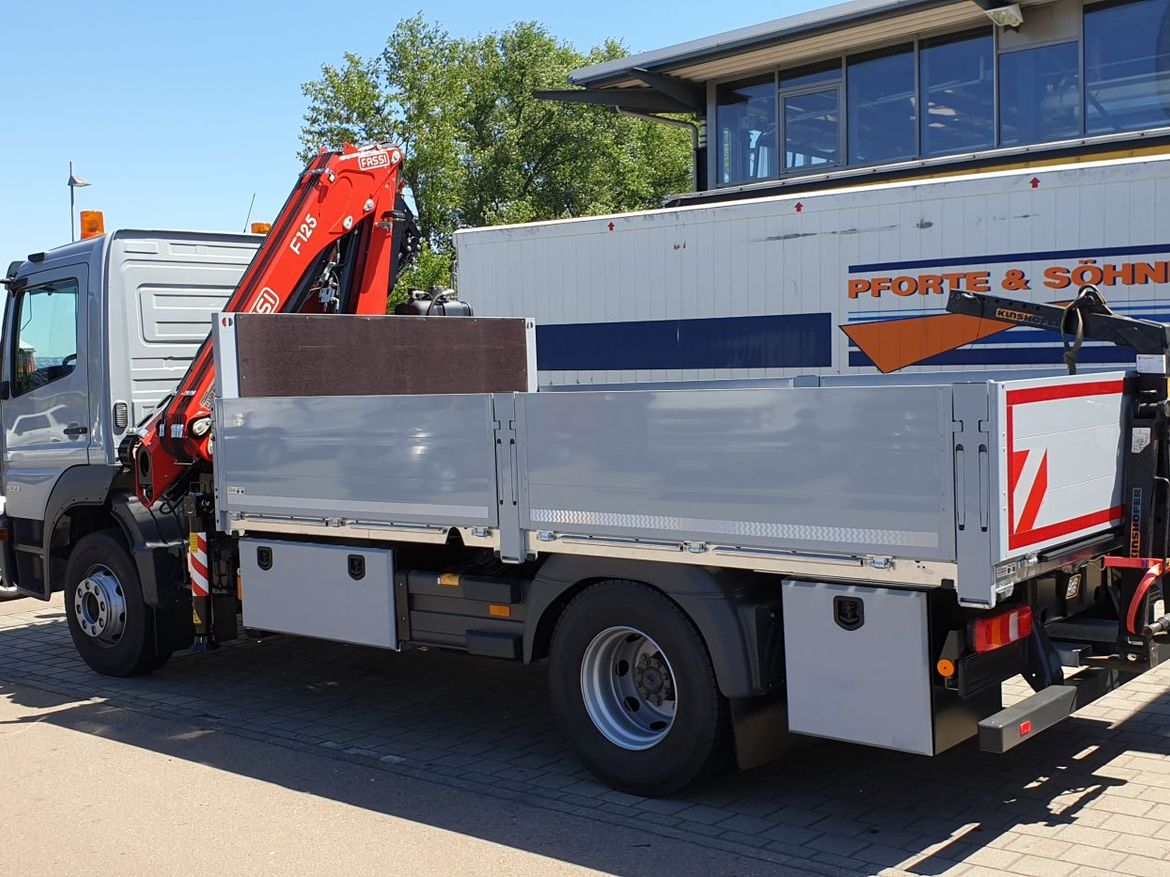 MB Pritsche mit Ladekran für Stückguttransporte