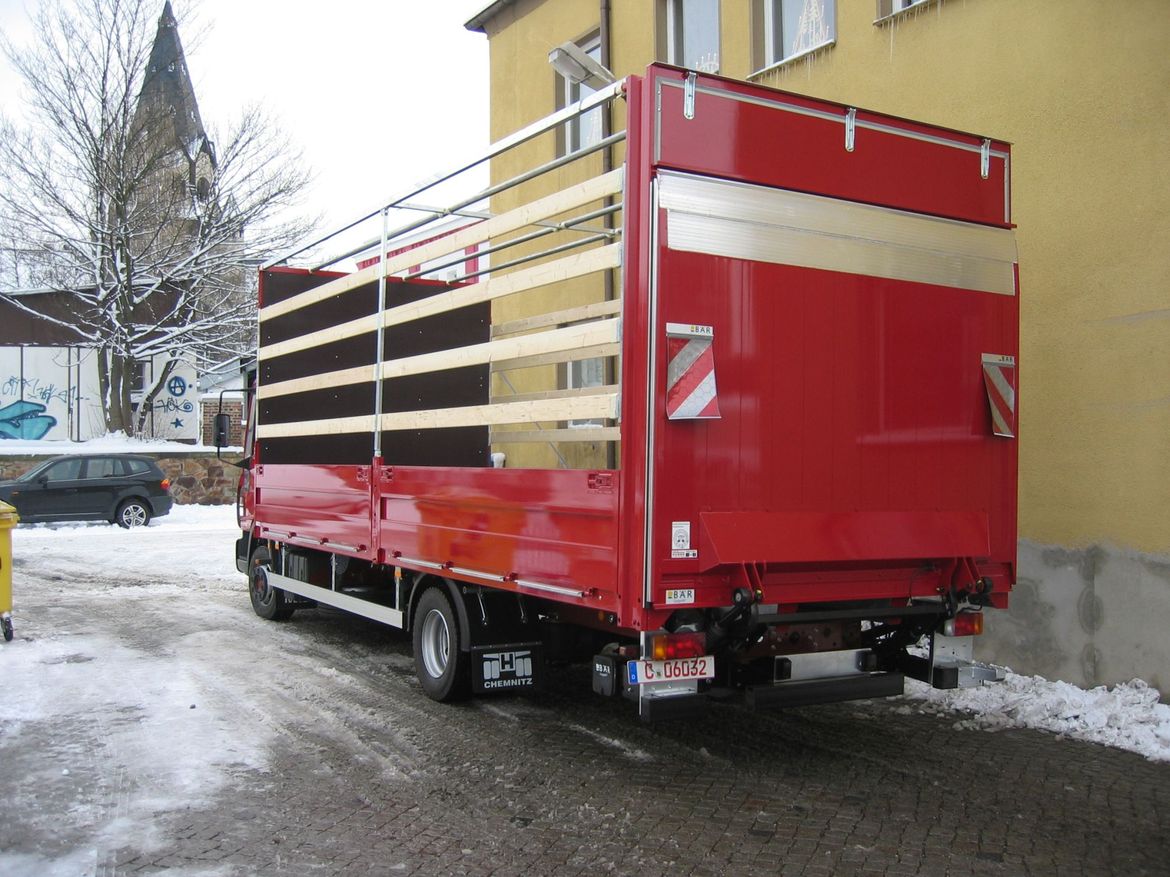 MB Pritschenaufbau mit Ladebordwand für Stückguttransporte
