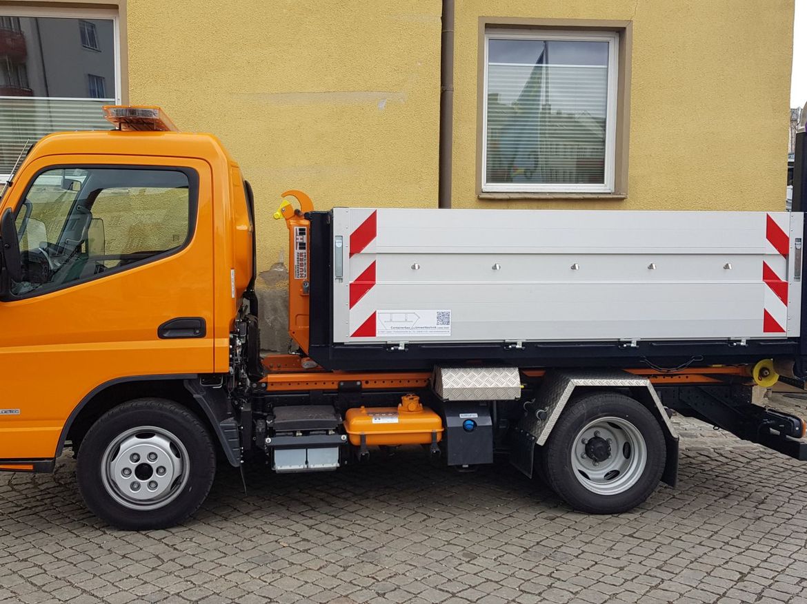 FUSO Abrollkipper für Containertransporte