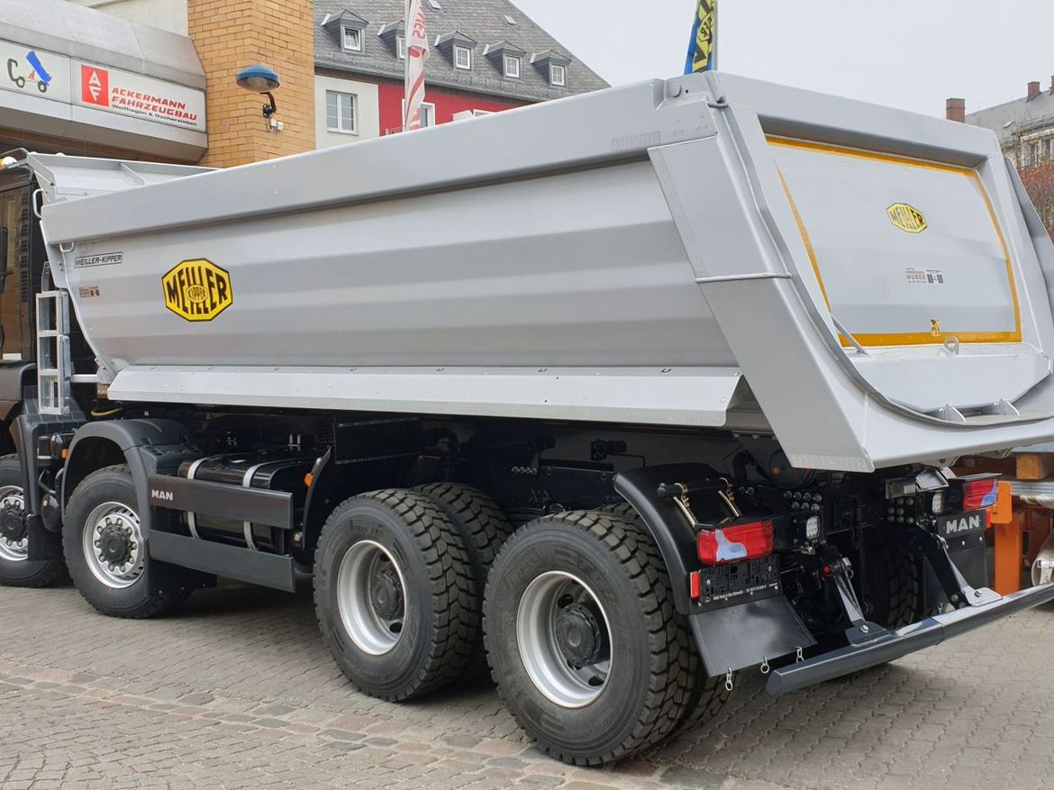 IVECO Hinterkipper für Schüttguttransporte