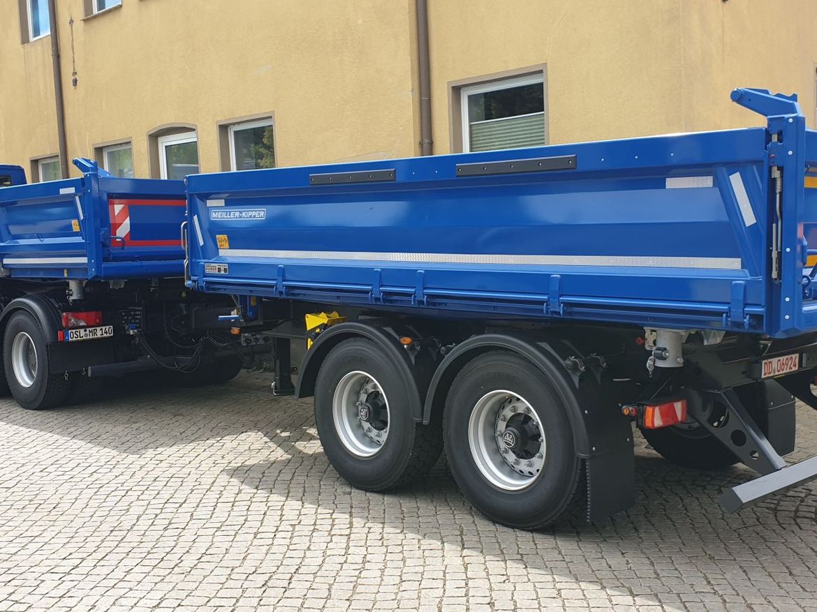 IVECO Dreiseitenkipper für Schüttguttransporte