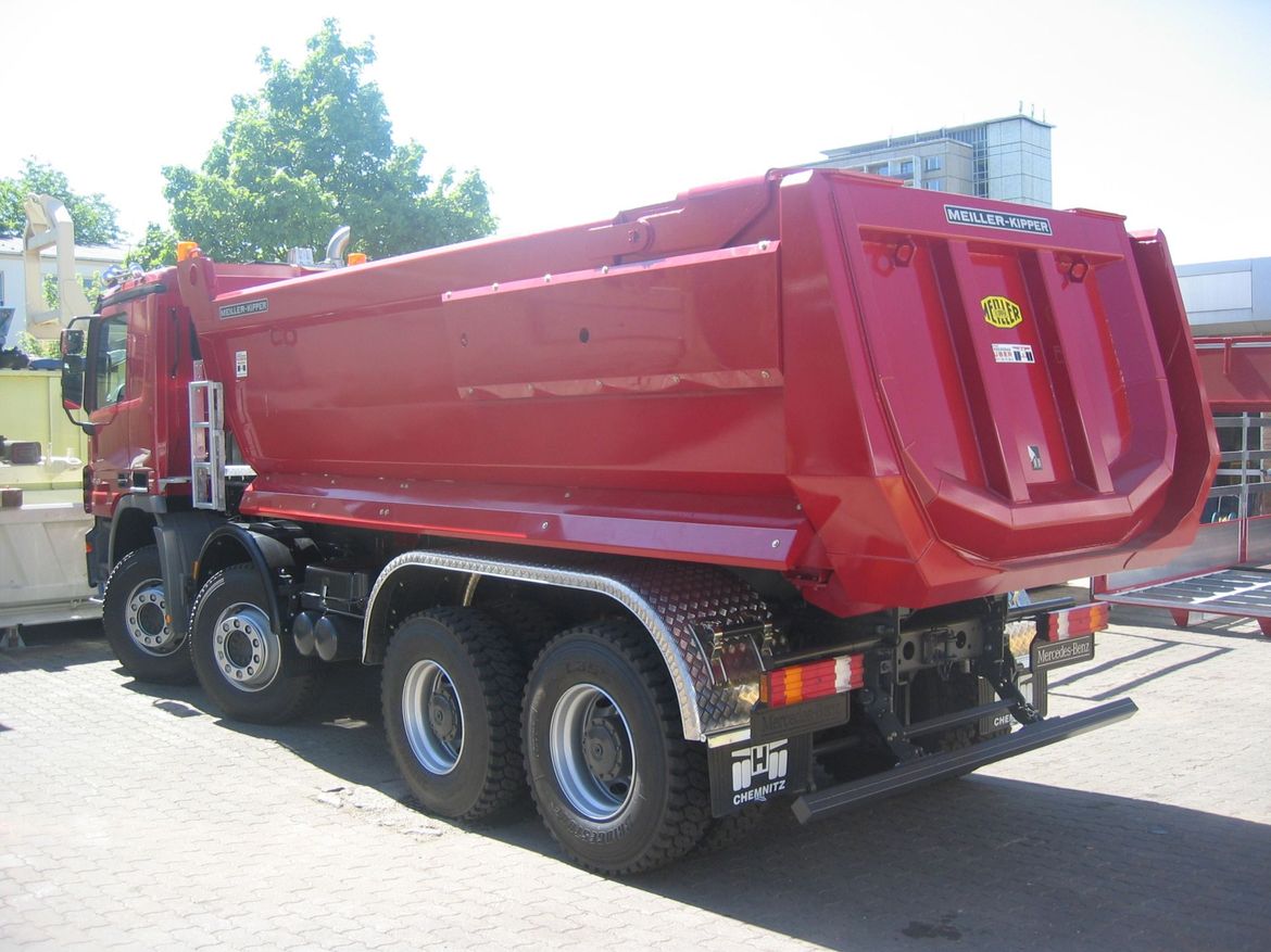 MB Halfpipe-Hinterkipper für Schüttguttransporte