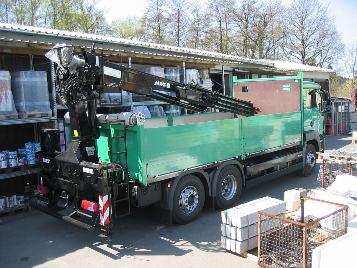 MAN Pritsche miz Heckladekran für Stückguttransporte