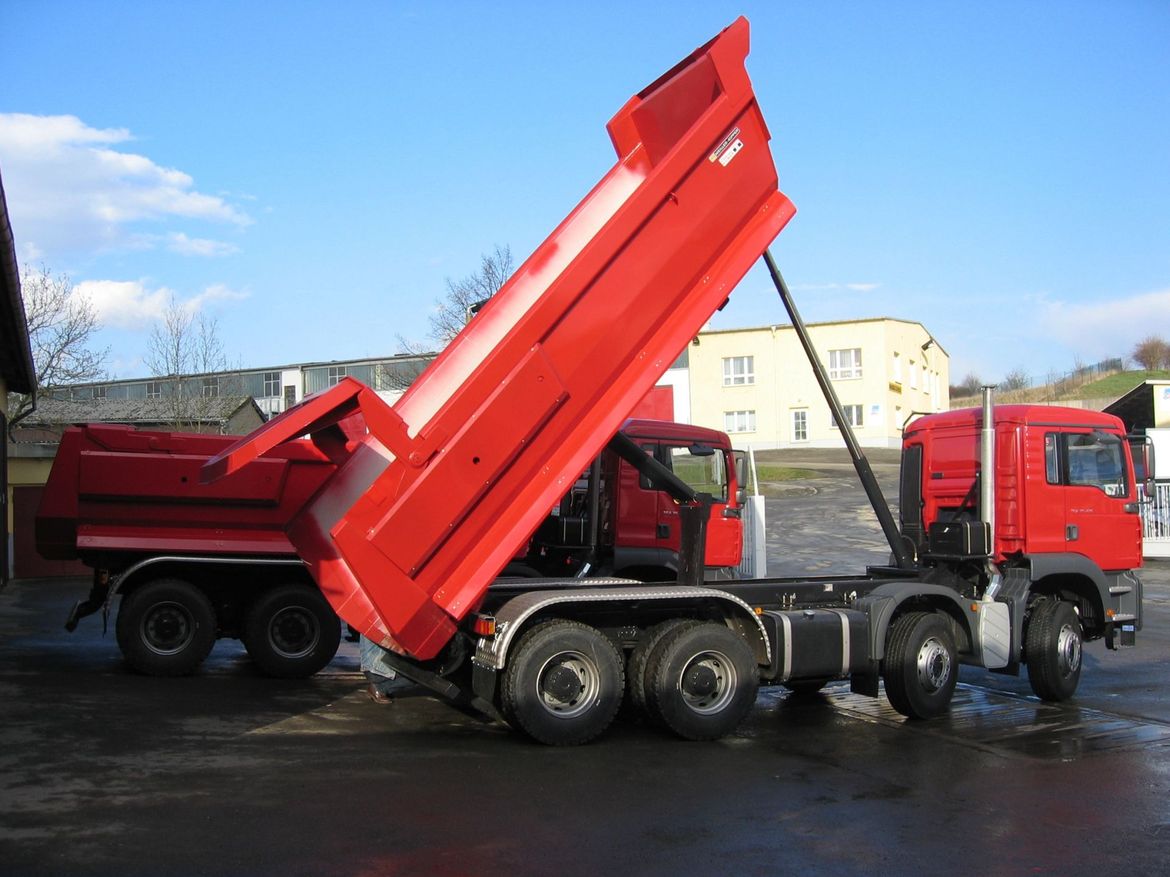 MAN Halfpipe-Hinterkipper für Schüttguttransporte