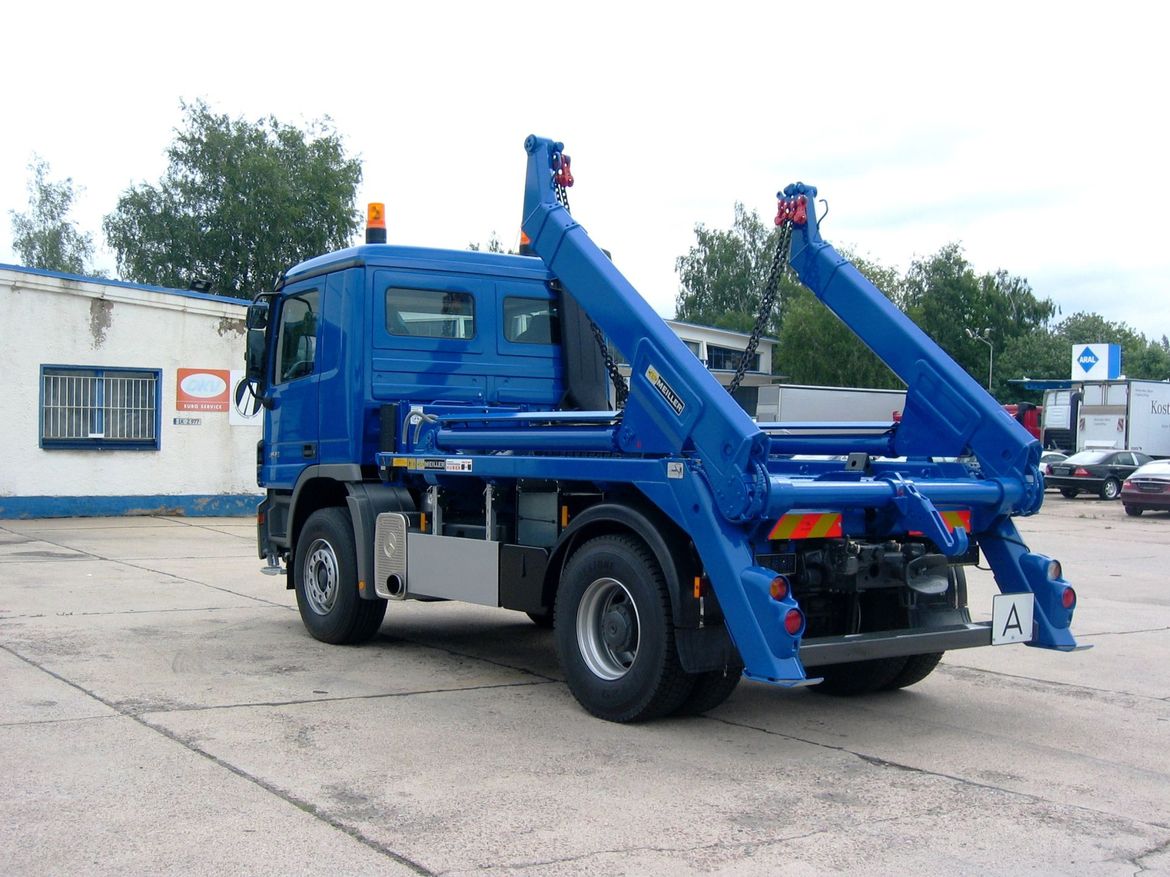 MB Absetzkipper für Absetzcontainertransporte