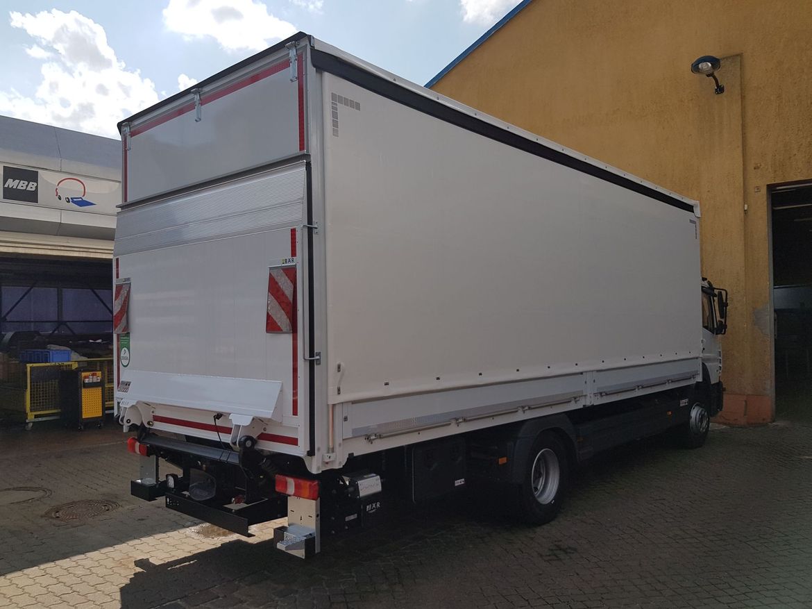 MB Pritsche mit Ladebordwand für Stückguttransporte