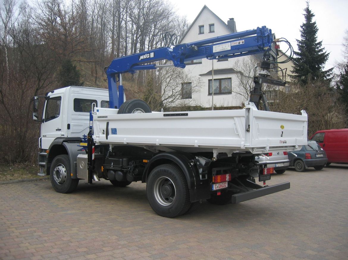 MB Kipper mit Frontladekran für Schütt- und Stückguttransporte