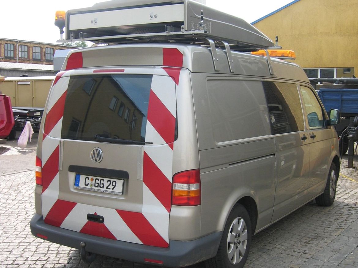VW Schwerlast-Begleitfahrzeug für Schwerlastbegleitung