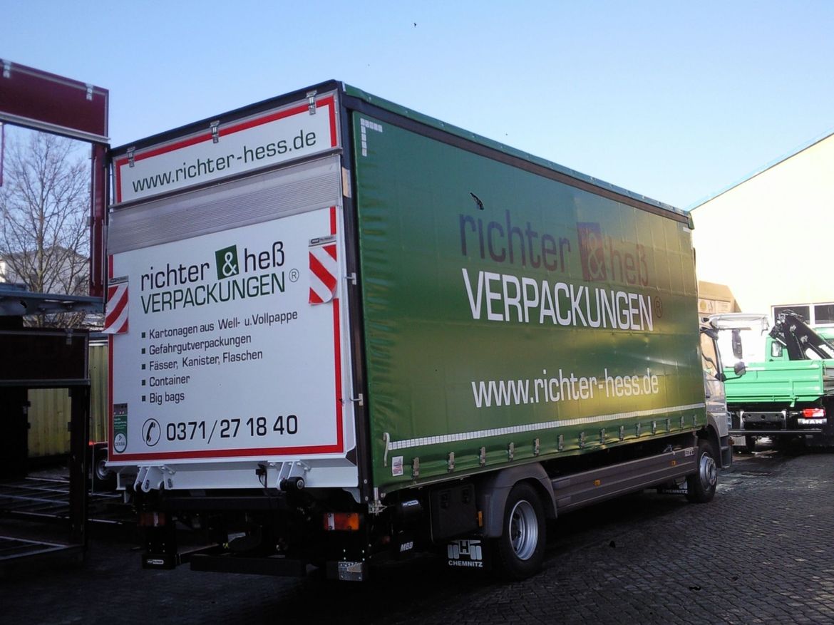 MB Pritsche mit Ladebordwand für Stückguttransporte