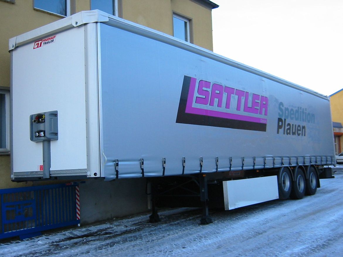 FRUEHAUF Pritschen-Sattelauflieger für Stückguttransporte