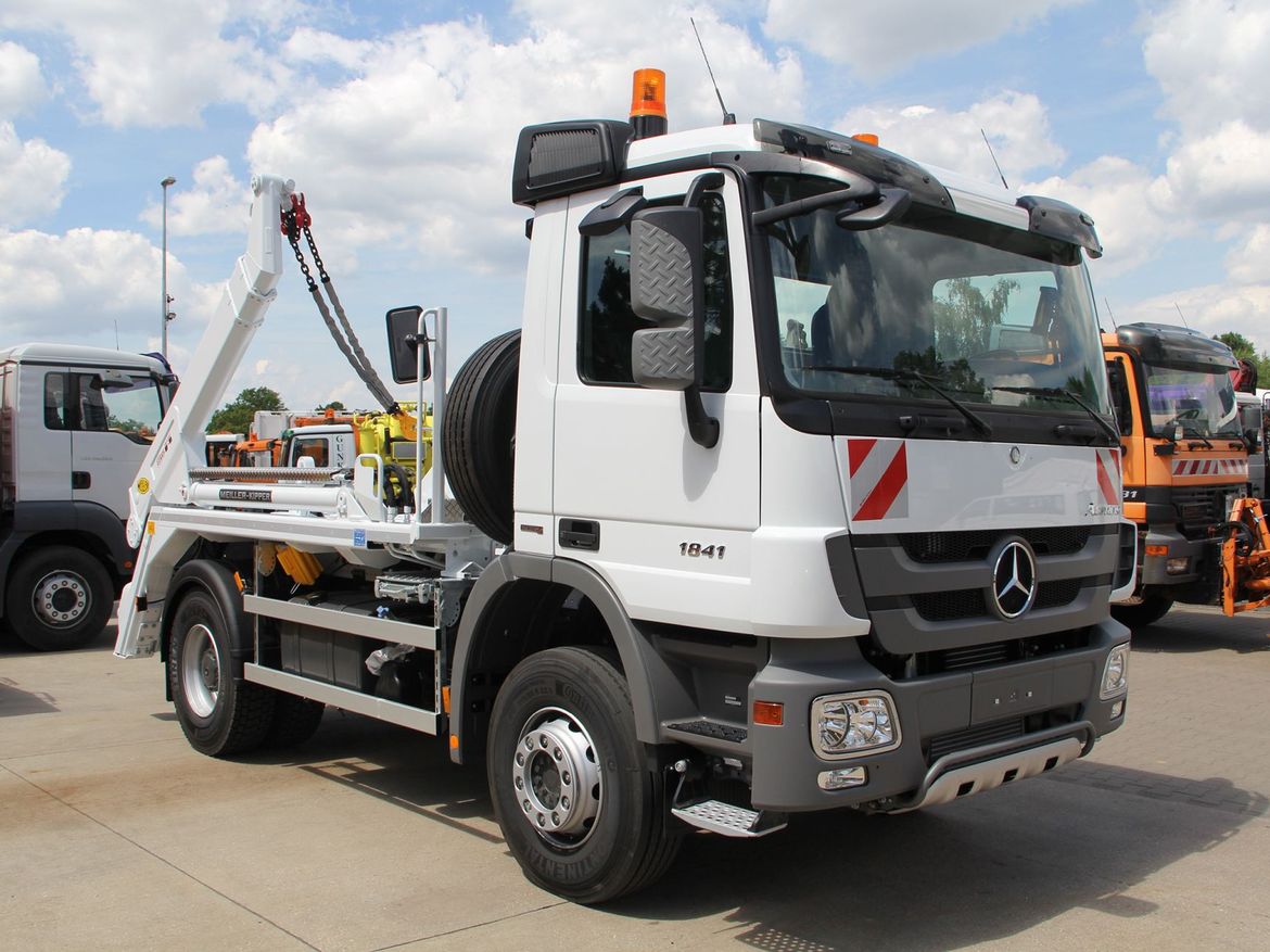 MB Absetzkipper für Absetzcontainertransporte