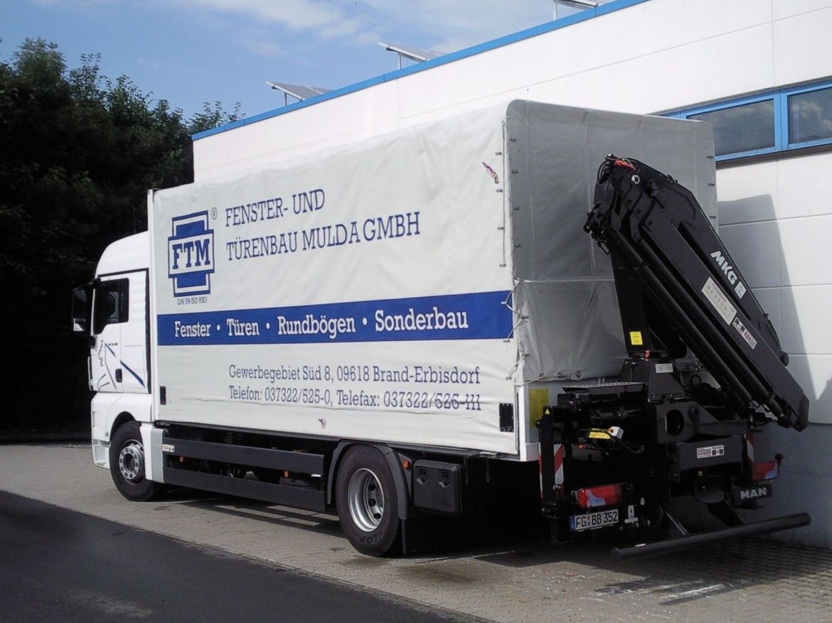 MAN Pritsche mit Heckladekran für Stückguttransporte
