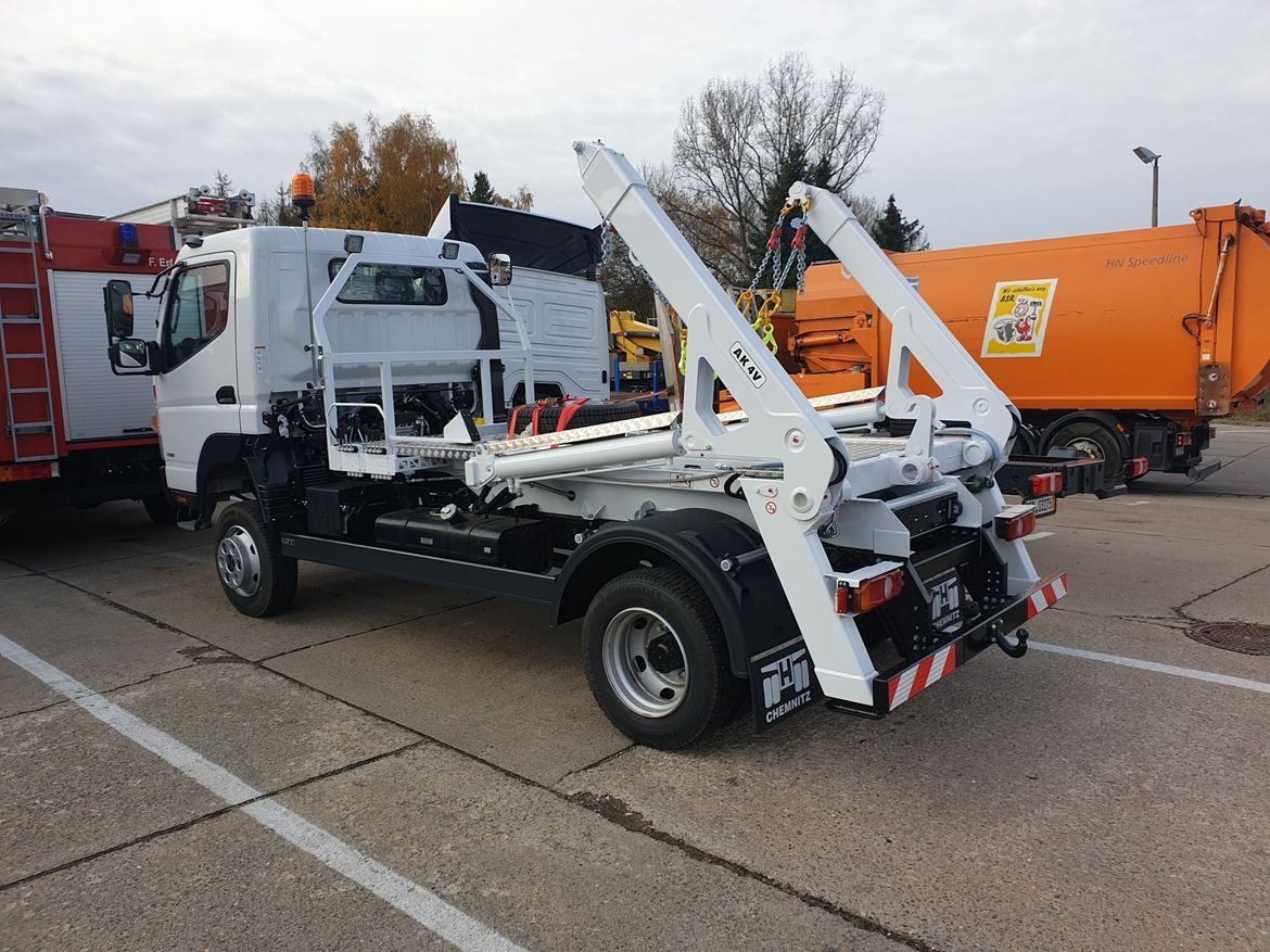 FUSO Absetzkipper für Containertransporte