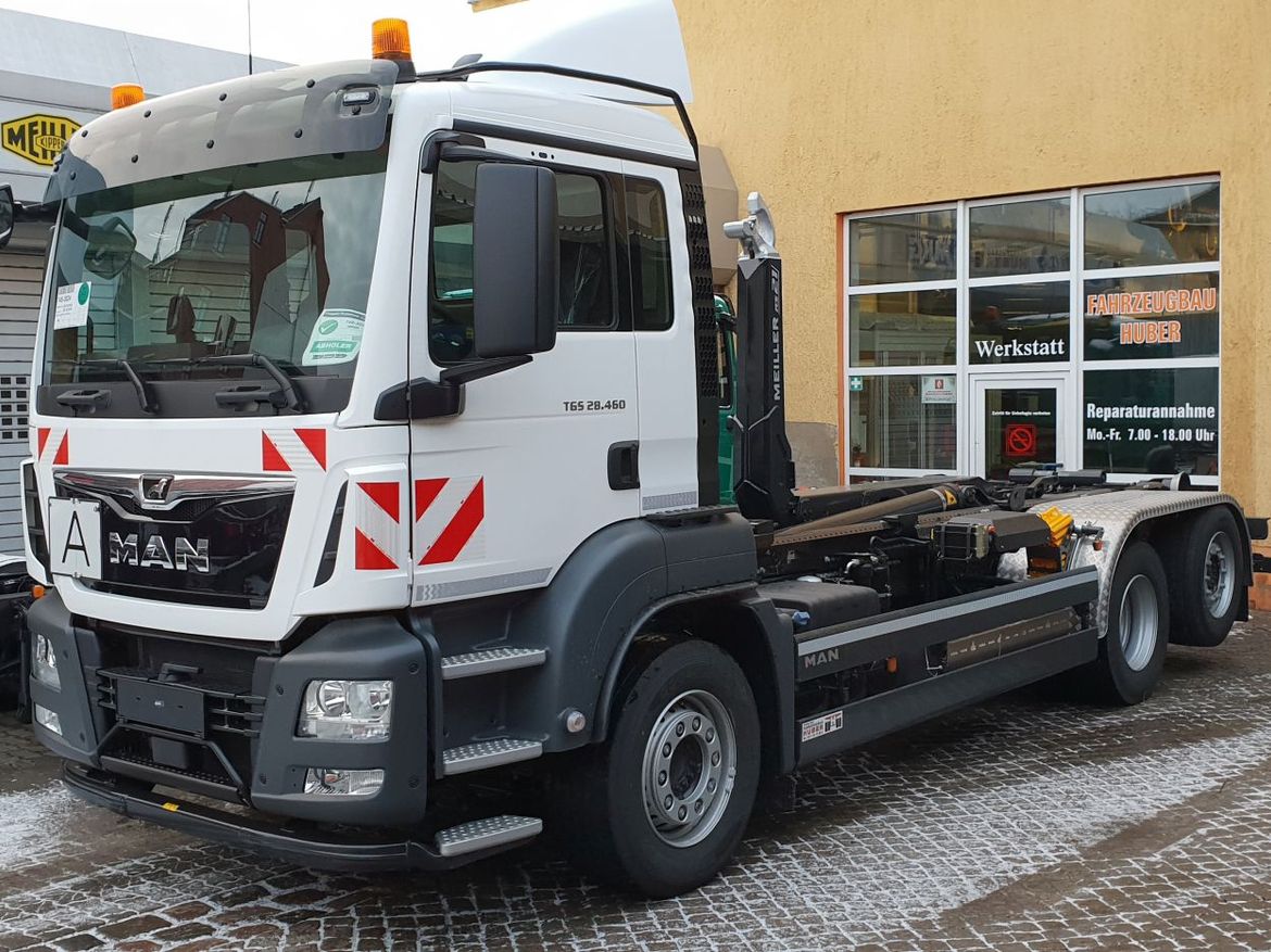 MAN Abrollkipper für Containertransporte