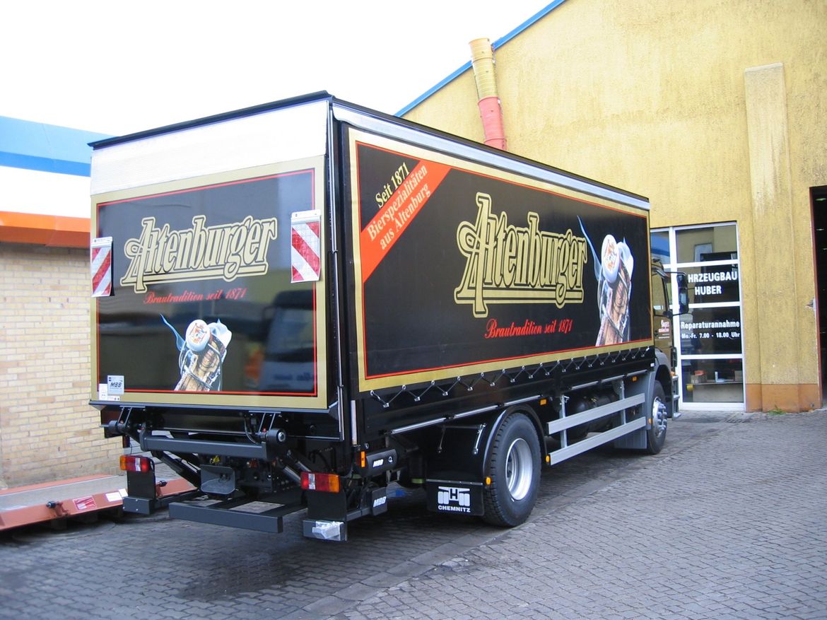 MB Getränkekoffer mit Ladebordwand für Lebensmitteltransporte