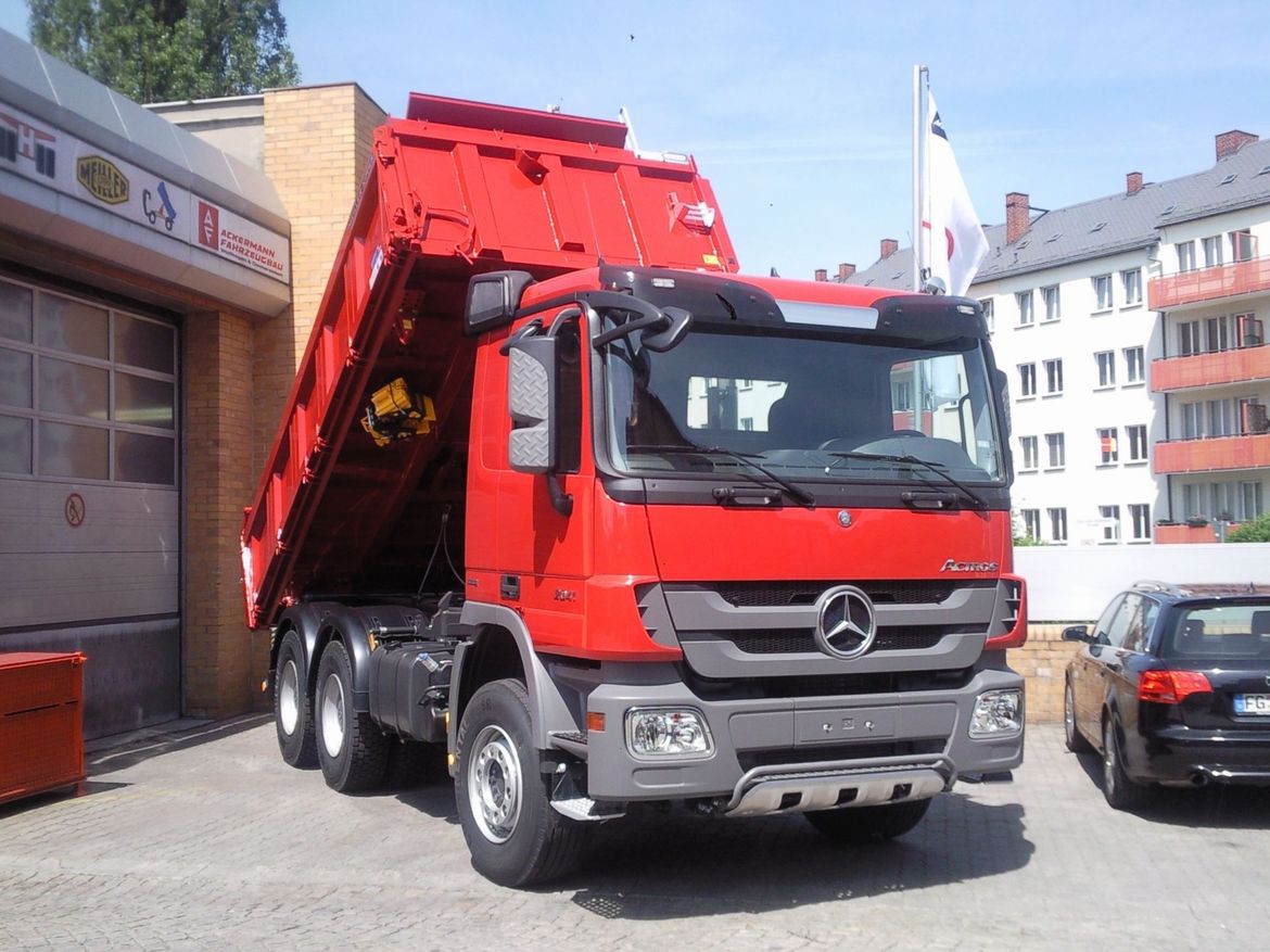 MB Dreiseitenkipper für Schüttguttransporte