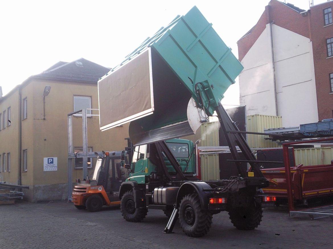 UNIMOG Hochkipper für Garten- und Landschaftsbau