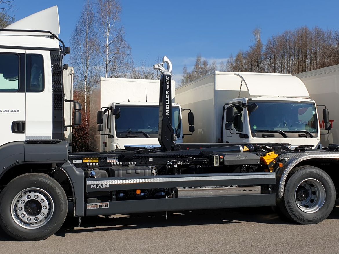 MAN Abrollkipper für Containertransporte