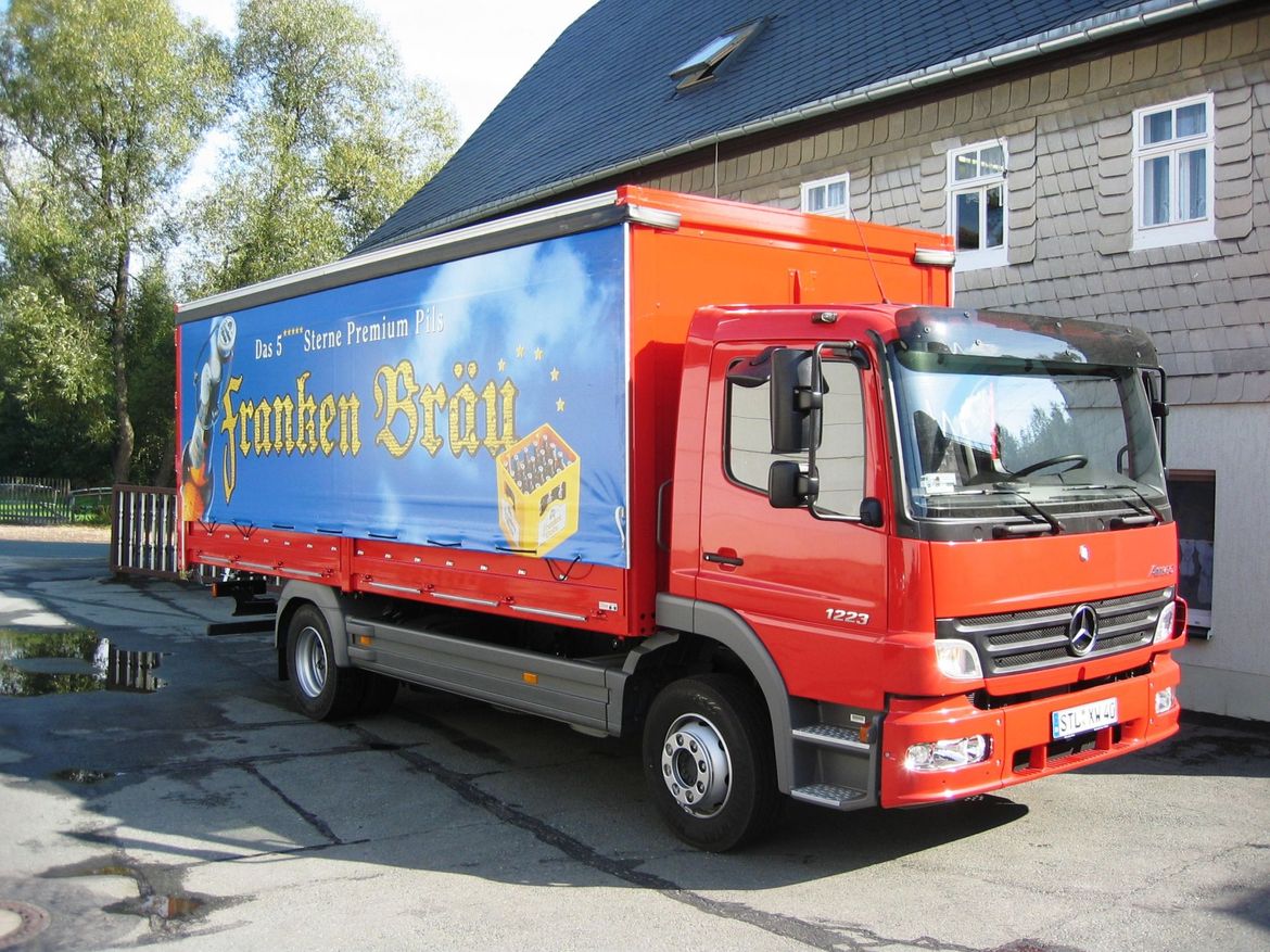 MB Pritsche mit Ladebordwand für Getränketransporte