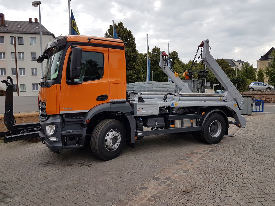 MB Absetzkipper für Absetzcontainertransporte
