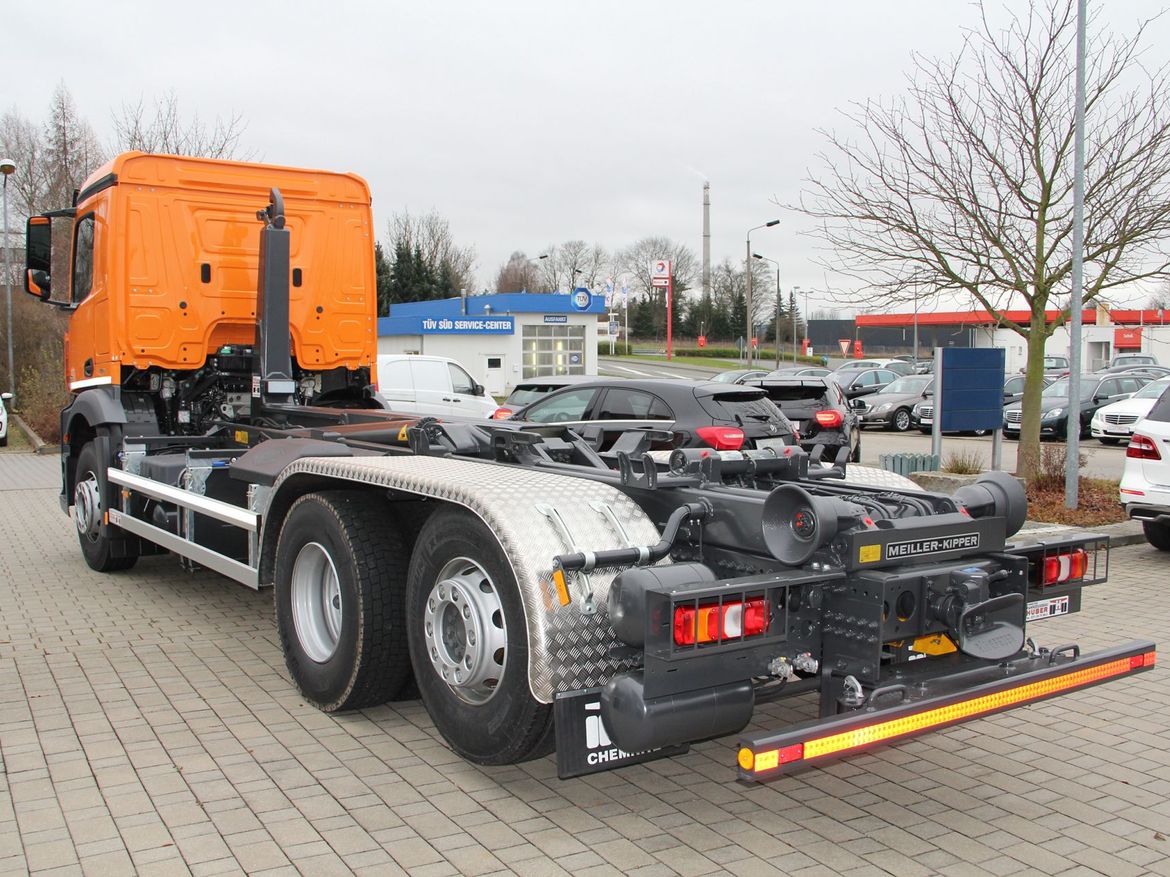 MB Abrollkipper für Absetzcontainertransporte
