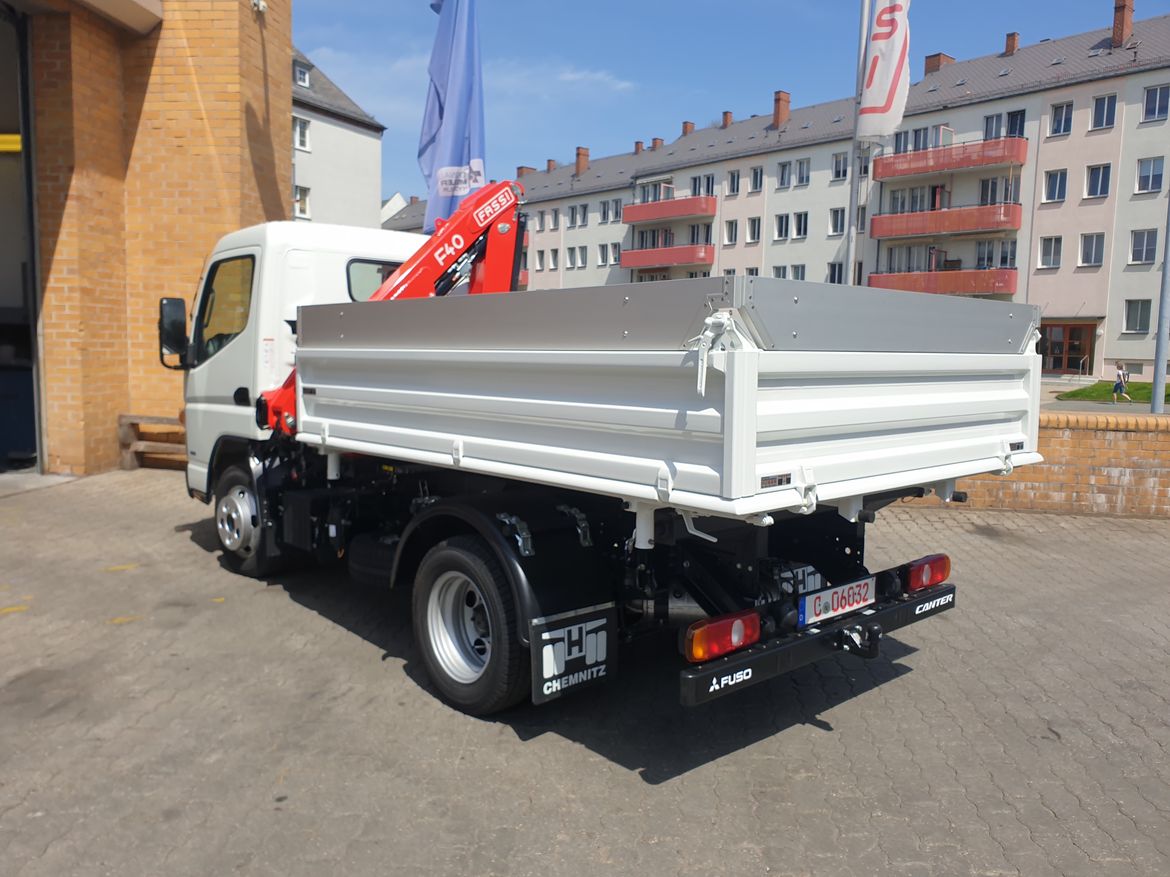 FUSO Dreiseitenkipper für Schütt- und Stückguttransporte