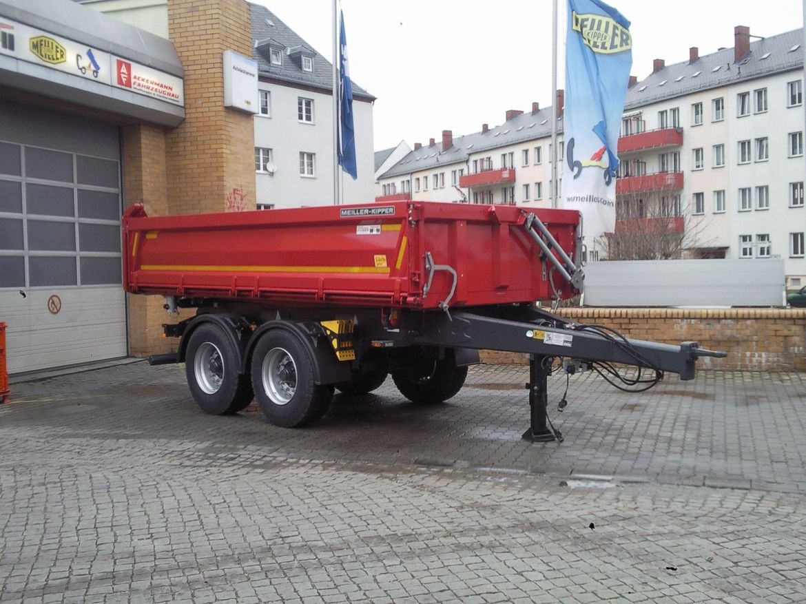 MEILLER Dreiseitenkippanhänger für Schüttguttransporte