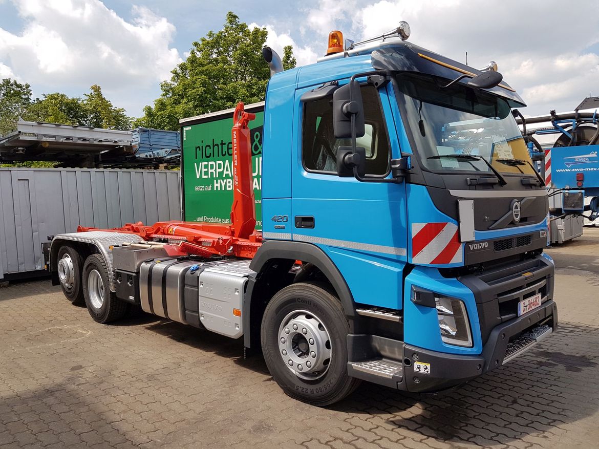 VOLVO Abrollkipper für Abrollcontainertransporte