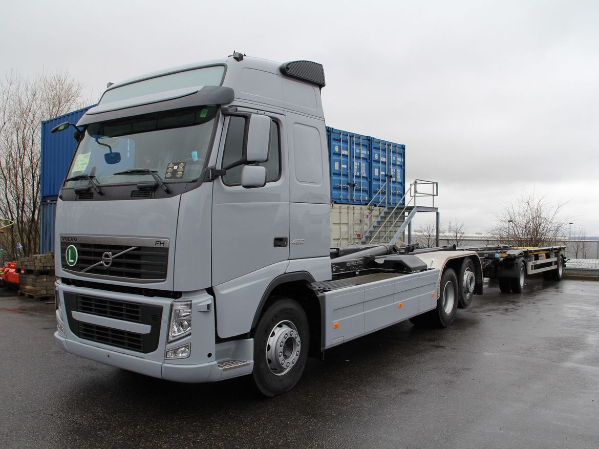 VOLVO Abrollkipper für Abrollcontainertransporte