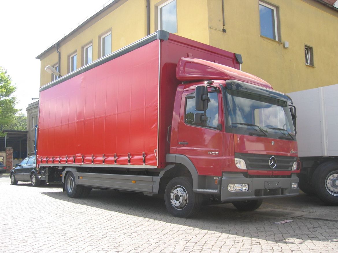 MB Pritsche mit Ladebordwand für Stückguttransporte
