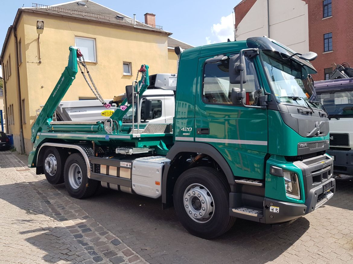 VOLVO Absetzkipper für Absetzcontainertransporte