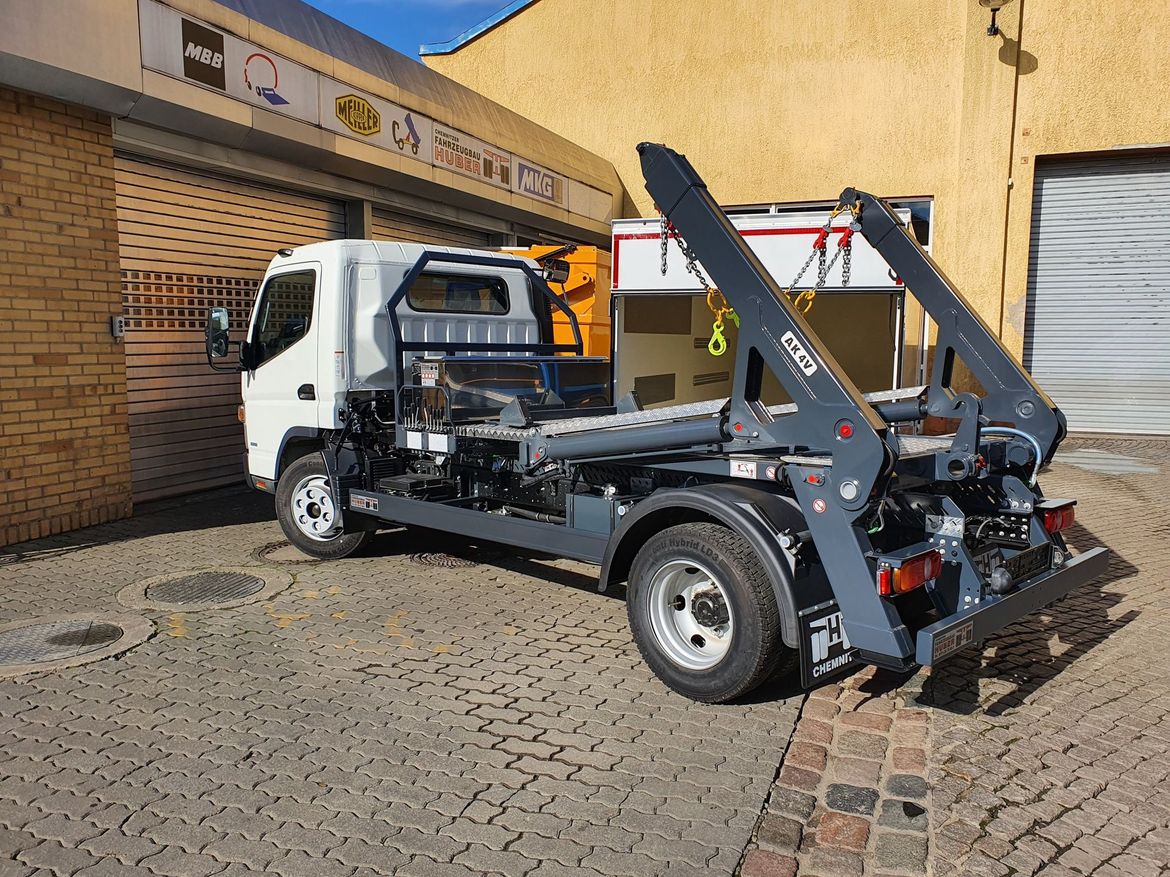 FUSO Absetzkipper für Containertransporte