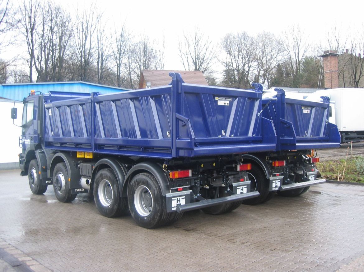 IVECO Dreiseitenkipper für Schüttguttransporte
