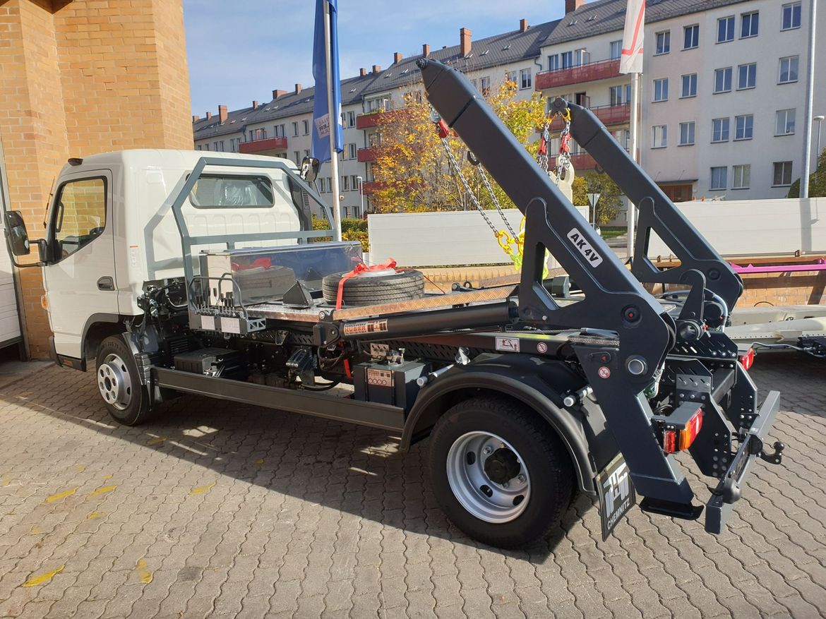 FUSO Absetzkipper für Containertransporte