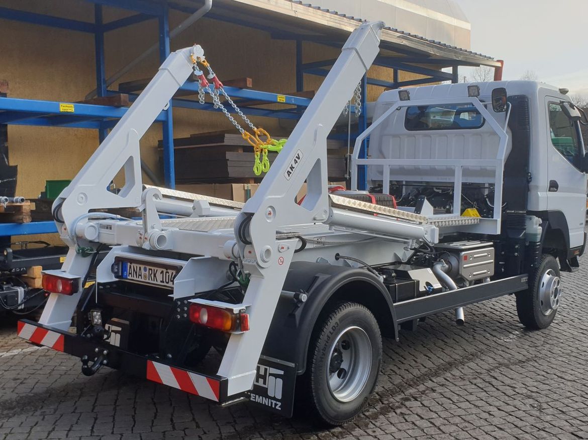 FUSO Absetzkipper für Containertransporte