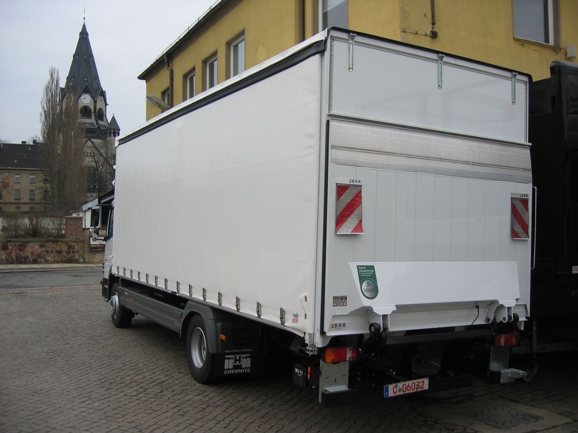 MB Pritsche mit Ladebordwand für Stückguttransporte