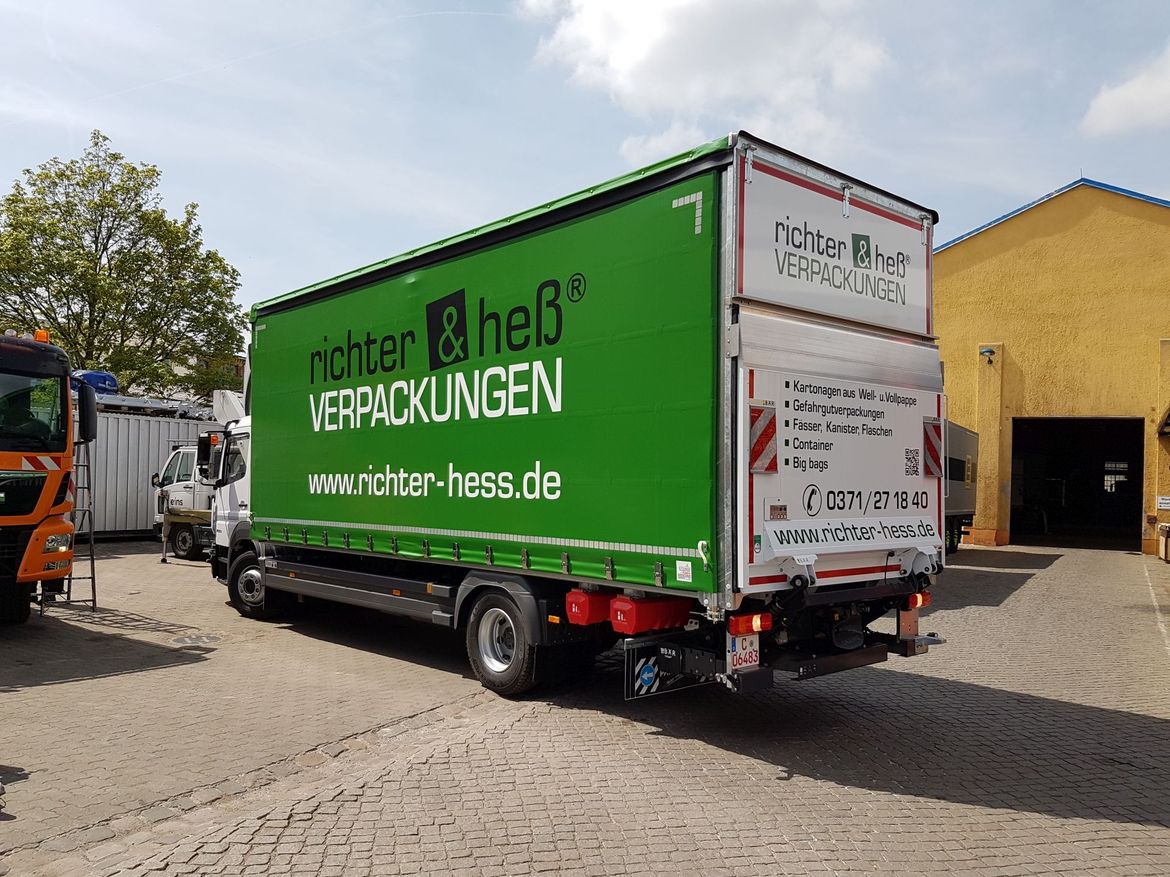 MB Pritsche mit Ladebordwand für Stückguttransporte