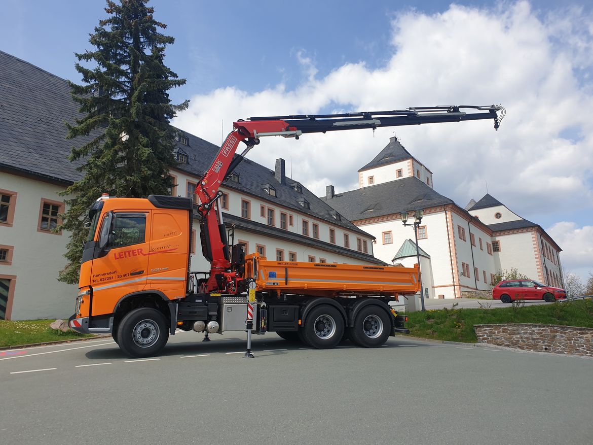 VOLVO Dreiseitenkipper für Schütt- und Stückguttransporte