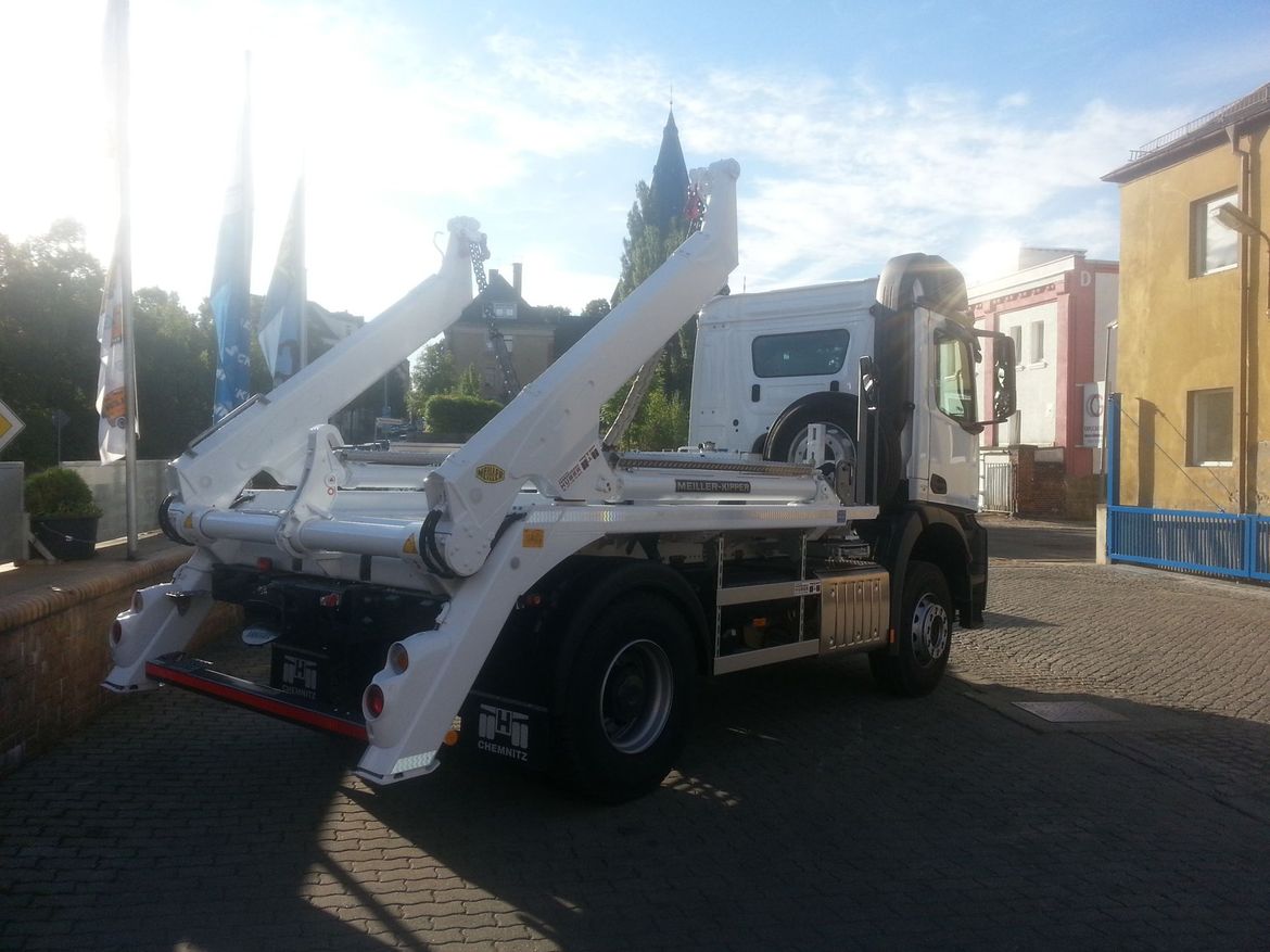 MB Absetzkipper für Absetzcontainertransporte