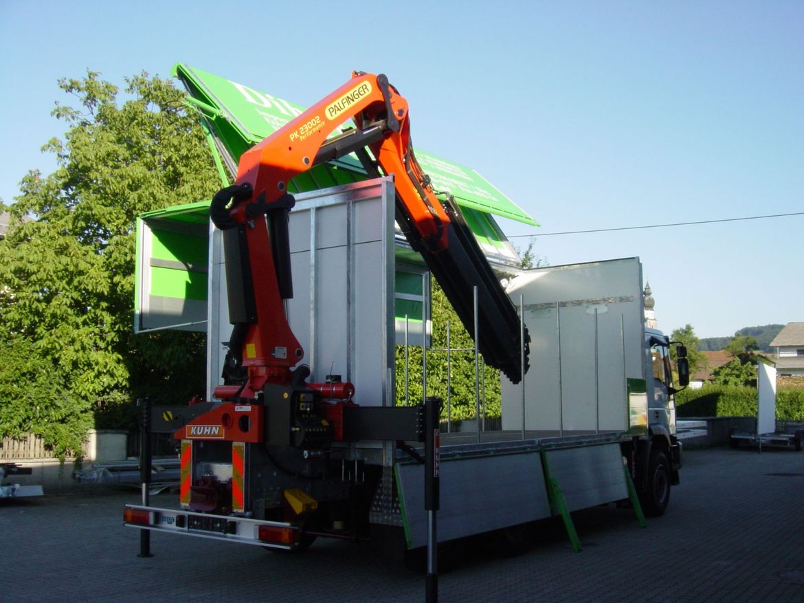 MAN Pritschenaufbau mit Heckladekran für Baustofftransporte