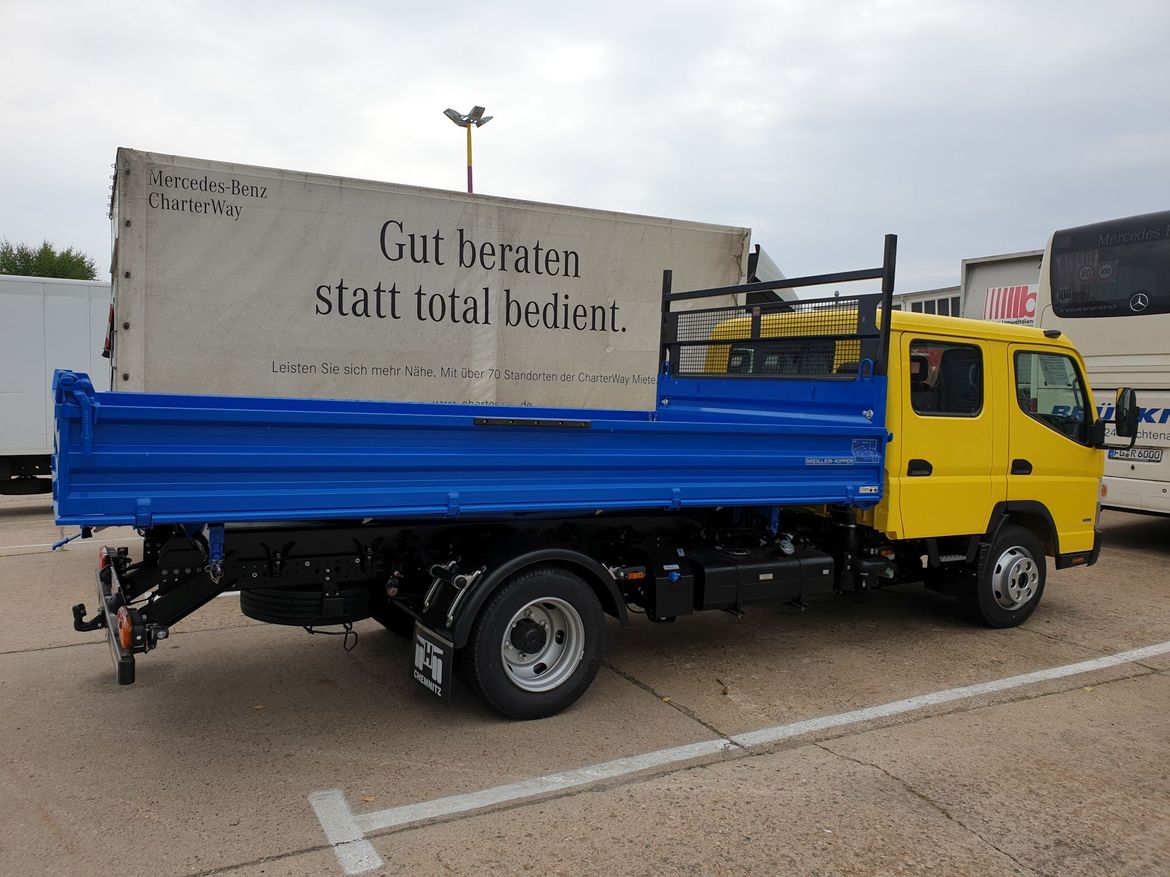 FUSO Dreiseitenkipper für Schütt- und Stückguttransporte