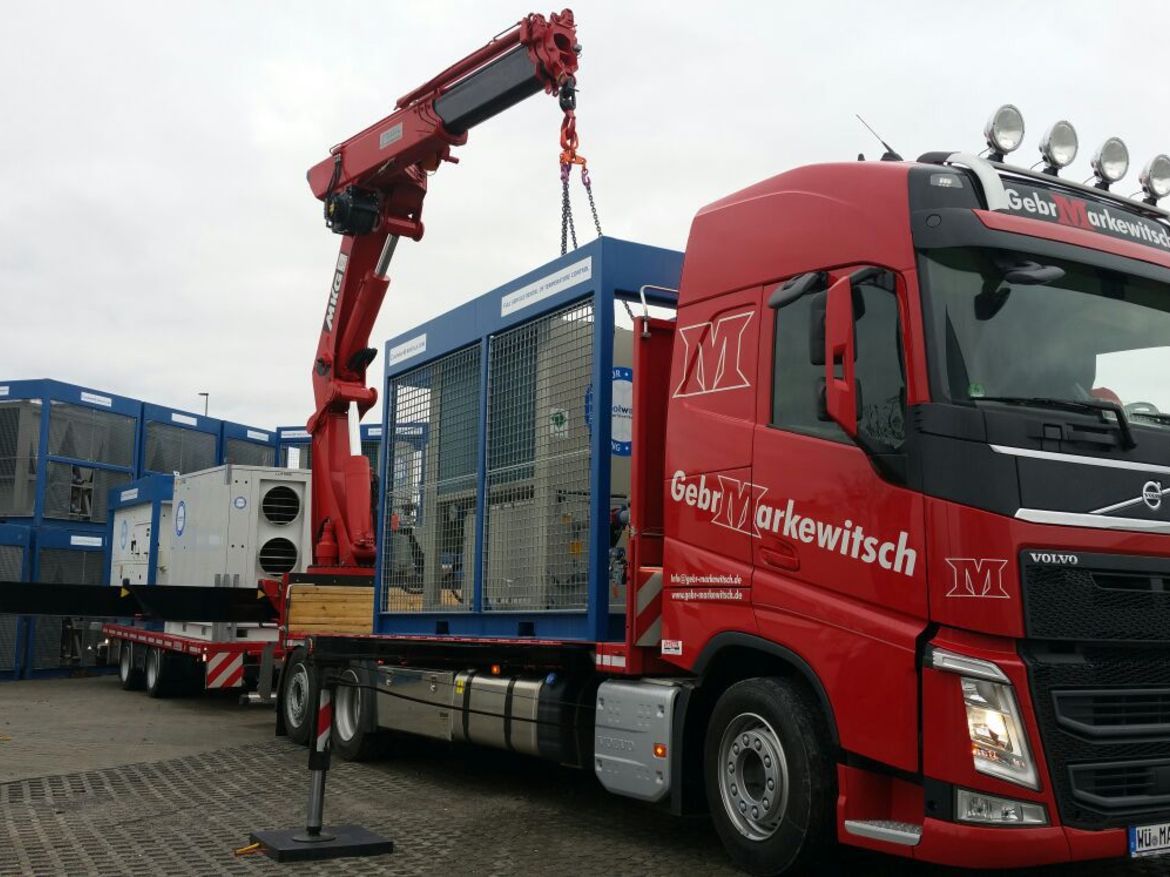 VOLVO Containerpritsche mit Heckladekran für Containertransporte