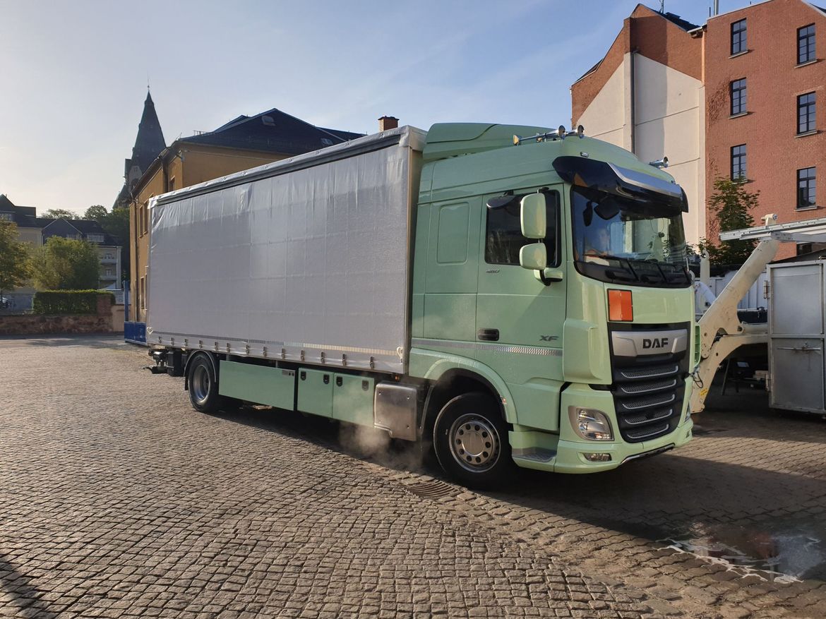 DAF Pritsche mit Ladebordwand für Stückguttransporte