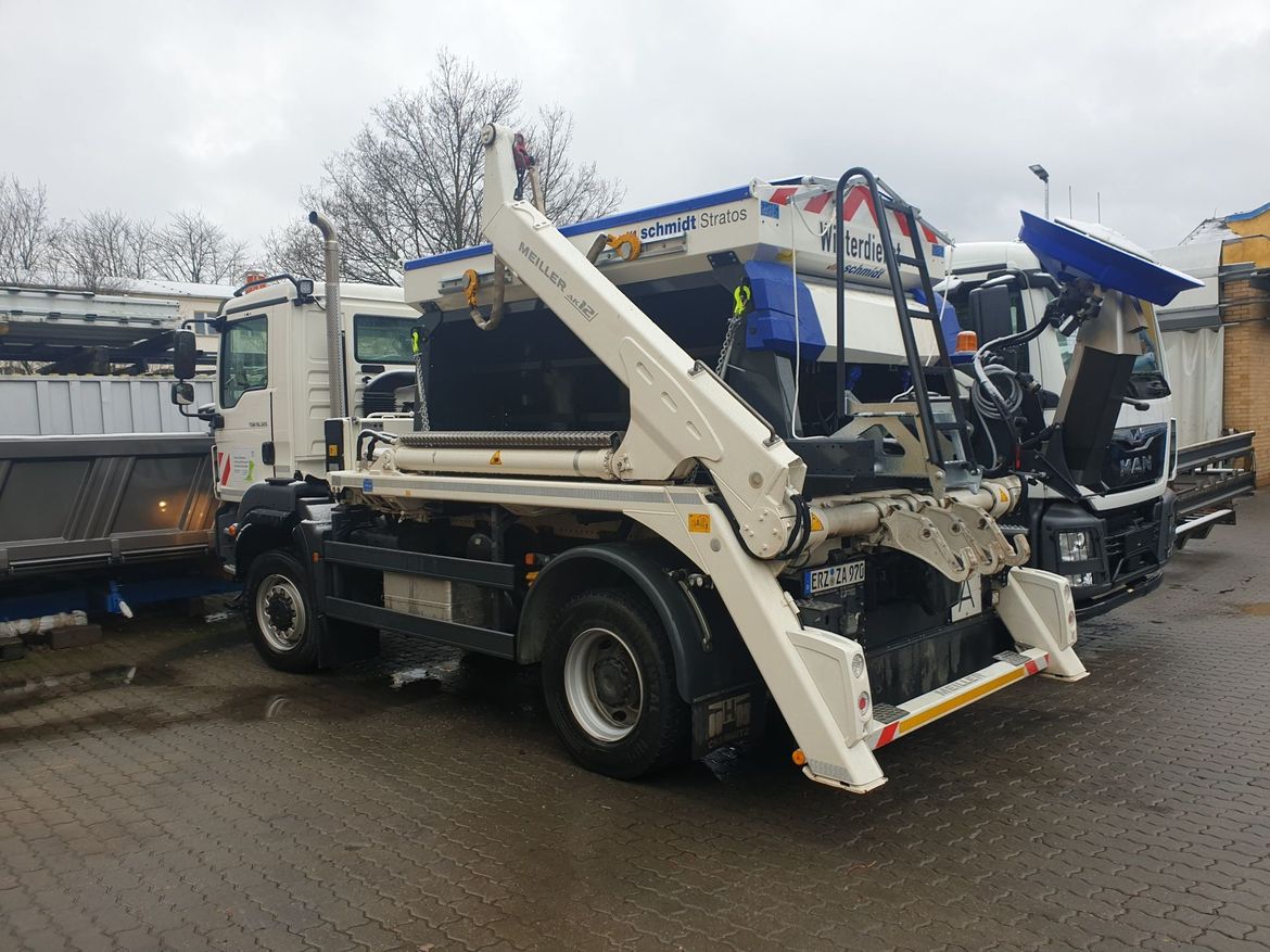 MAN Absetzkipper für Containertransporte