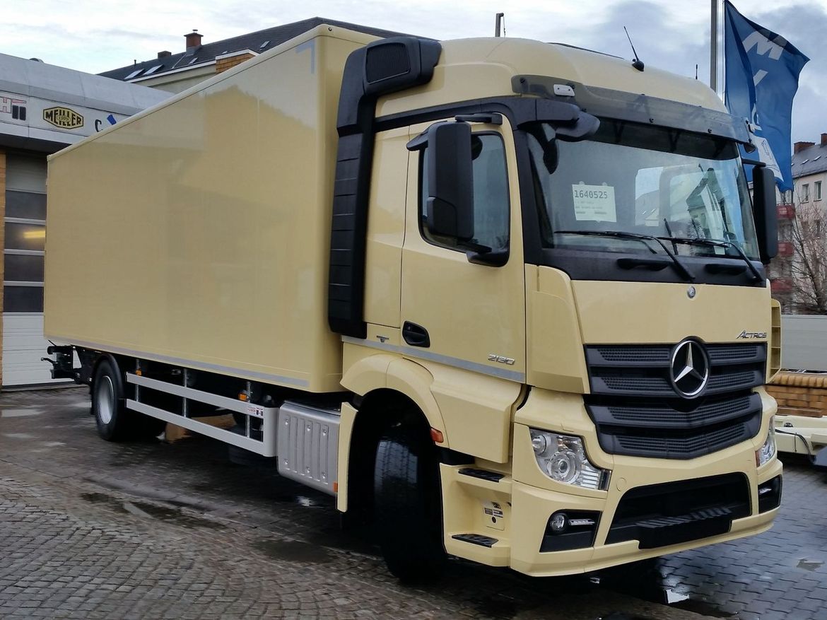 MB Koffer mit Ladebordwand für Stückguttransporte