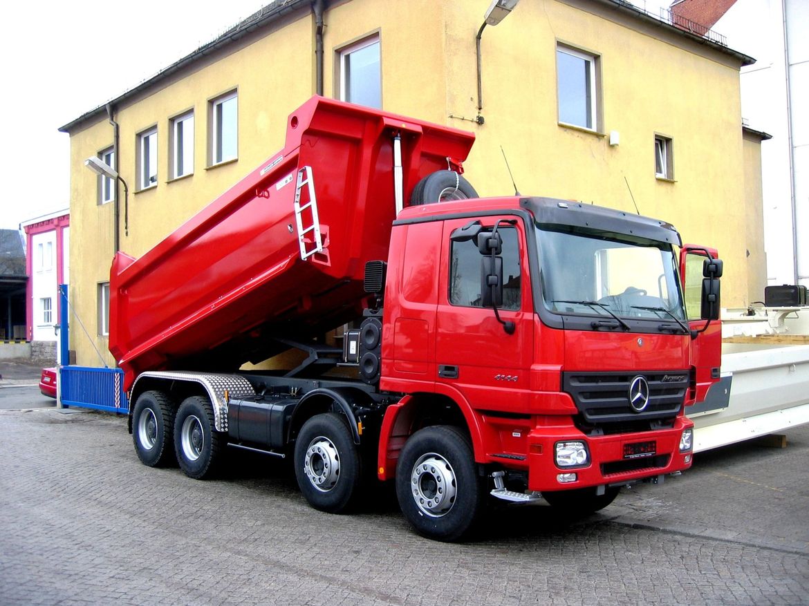 MB Halfpipe-Hinterkipper für Schüttguttransporte
