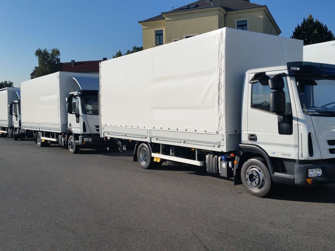 IVECO Pritsche mit Ladebordwand für Stückguttransporte